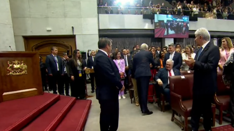 El simbólico saludo de Kast a Fabiola Campillai en el cambio de mando