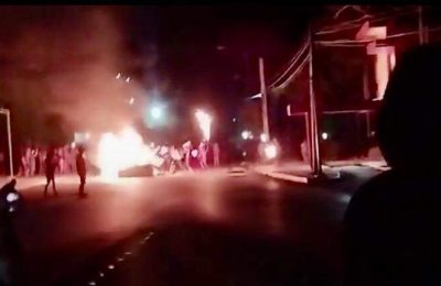Crisis en Cuba: el inusual ataque de manifestantes a una sede del Partido Comunista