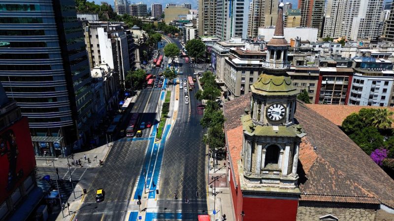La piel de la ciudad. Por Marco Subercaseaux