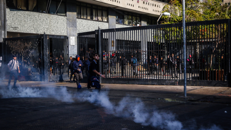 Posesión de armas y explosivos: las cifras en recintos educacionales durante 2025 que levantaron alertas en administración Kast