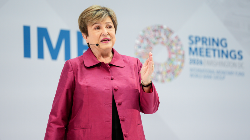 FMI advierte menor crecimiento global por guerra y ajusta proyecciones para Chile