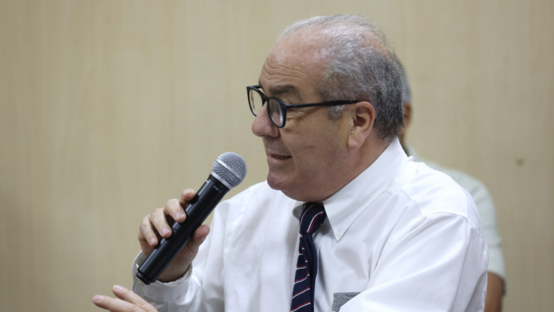 Exsubsecretario Luis Castillo: “Boric quedó absolutamente al debe en Salud”