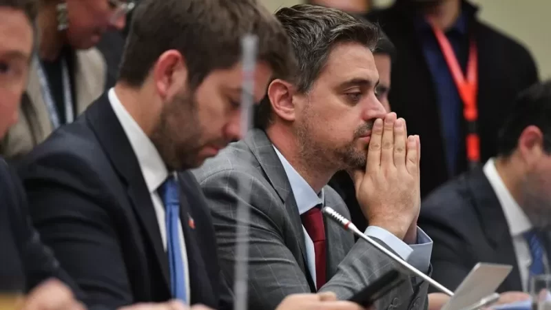 Manouchehri en la Comisión de Hacienda: la política del espectáculo