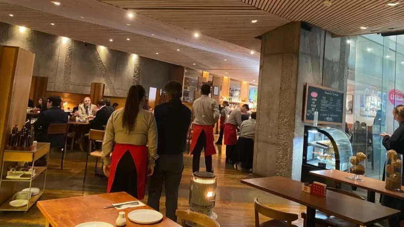 Crónica: El restaurante que se convirtió en el favorito de la élite política en el gobierno de Kast