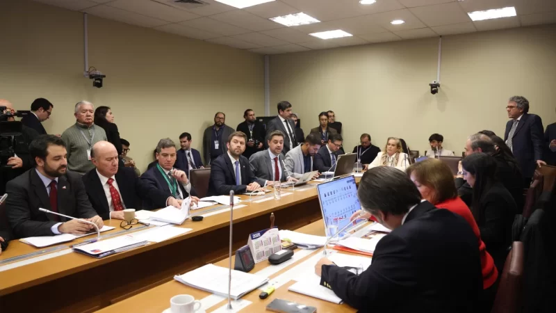 Plan Quiroz: La oposición no se resigna al golpe de La Moneda y presenta 750 nuevas indicaciones