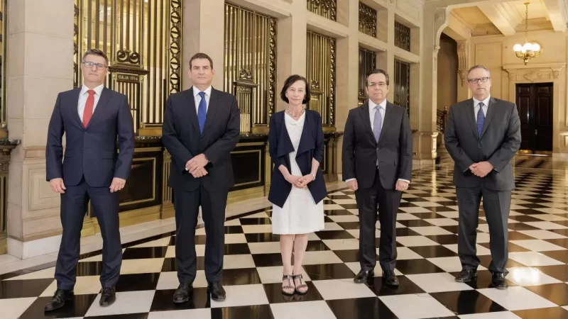 Lo que implica la advertencia del Banco Central de una mayor vulnerabilidad de Chile ante shocks externos