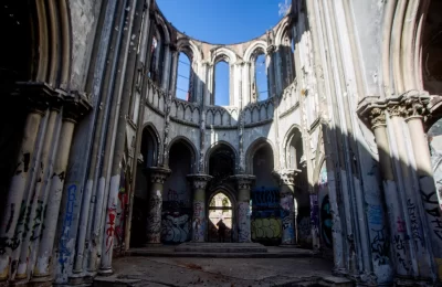 Iglesia San Borja quemada en estallido será restaurada: Chomali dice que “es el triunfo del amor sobre el mal”