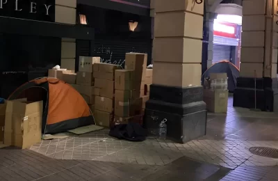 Santiago de noche: la decadencia del Paseo Ahumada y la proliferación de indigentes y narcotráfico