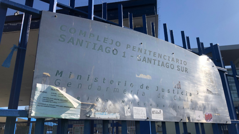 Sin mínimas condiciones de seguridad: La crisis de Santiago 1 se profundiza en medio de plan para ampliar el penal