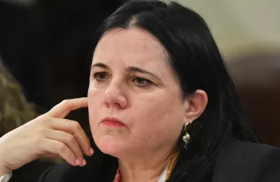 Steinert bajo fuego cruzado: El adverso dictamen que alista Contraloría y los flancos abiertos que enfrenta la ministra