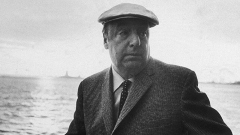 Homenaje a Neruda incomoda a pabellón chileno para Feria de Frankfurt 2027 y director plantea repensar su figura