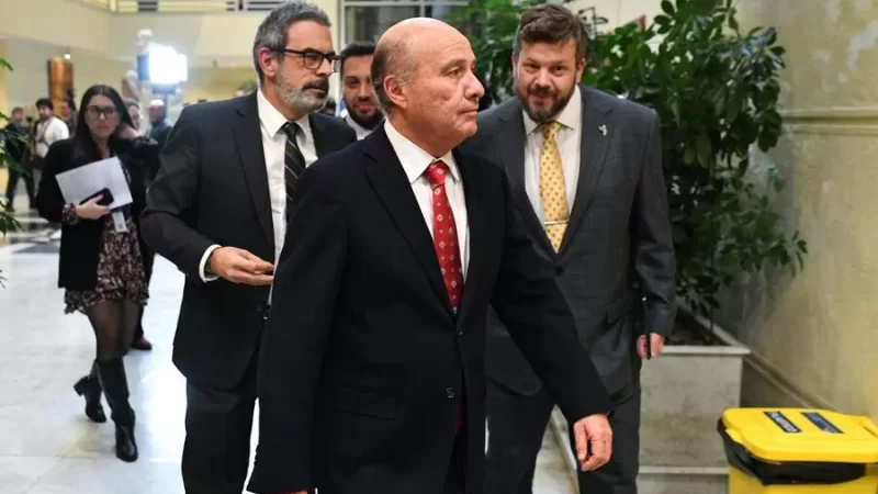 Plan Quiroz: Oposición juega su última carta y decide reingresar indicaciones para retrasar trámite