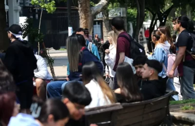 Cadem: 54% está a favor de que el Estado cobre deudas impagas del CAE (Lea aquí la encuesta completa)