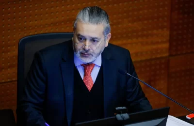 Juez Urrutia arremete ahora contra registro de vándalos tras cuaderno de remoción que le abrió la Suprema