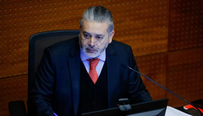 Juez Urrutia arremete ahora contra registro de vándalos tras cuaderno de remoción que le abrió la Suprema