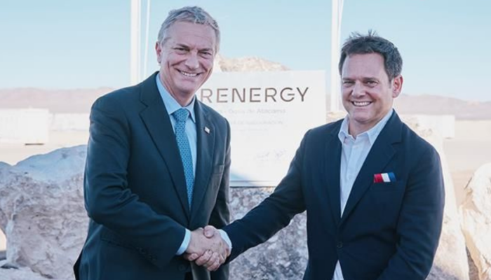 Quién está detrás de la empresa española que inauguró en Antofagasta la planta de baterías más grande de América