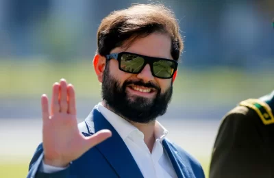 Cómo se cayó la promesa de Boric de poner fin al CAE y el golpe que recibió en las últimas encuestas