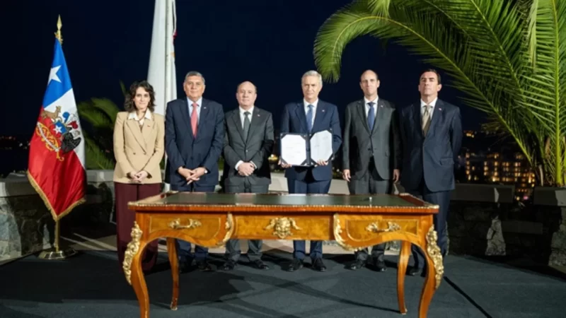 Kast sorprende y pide al Congreso elevar deuda fiscal en US$6.200 millones para financiar 2026
