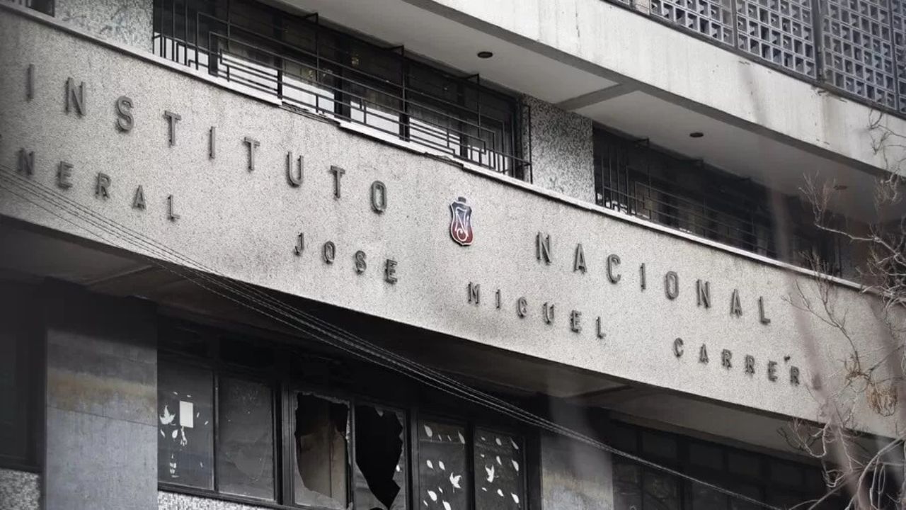 La violencia no cede en el Instituto Nacional: clases online y vacaciones tras amenaza de tiroteo