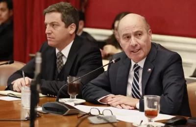 Becas Chile: Quiroz denuncia deuda de hasta US$150 millones de estudiantes que obtuvieron el beneficio